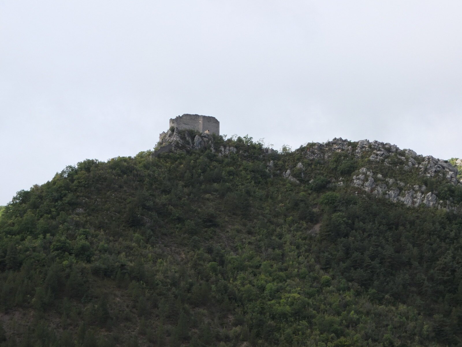 le Château de Cornillon nous surveille