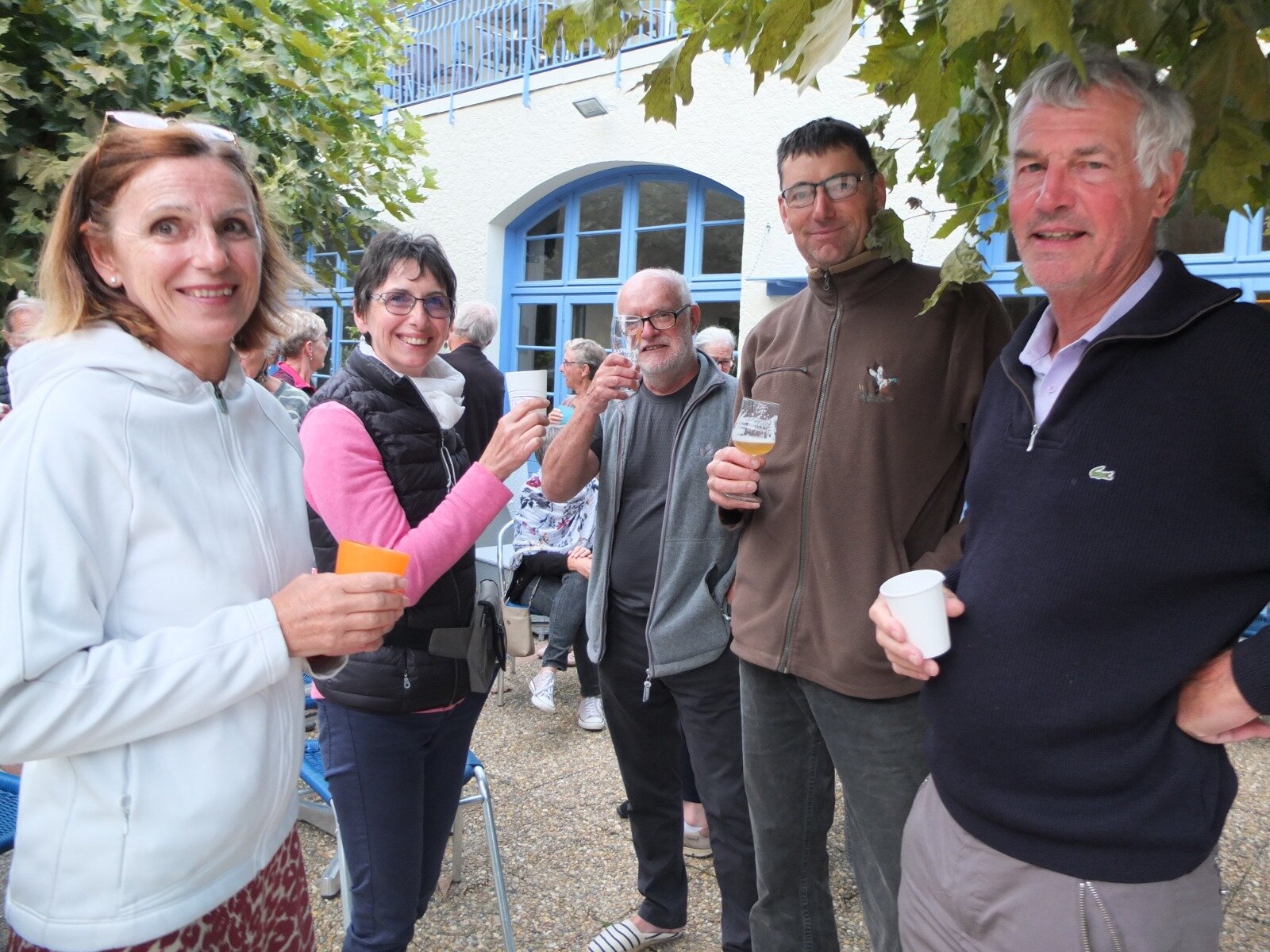 Les marnais offraient le champagne. Merci à eux